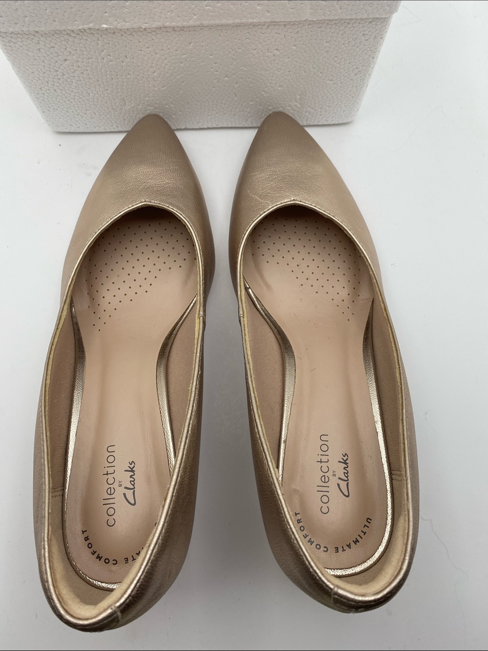 Clarks Metallic Champagne Pointed Toe Kitten Heels - Picture 5 of 5